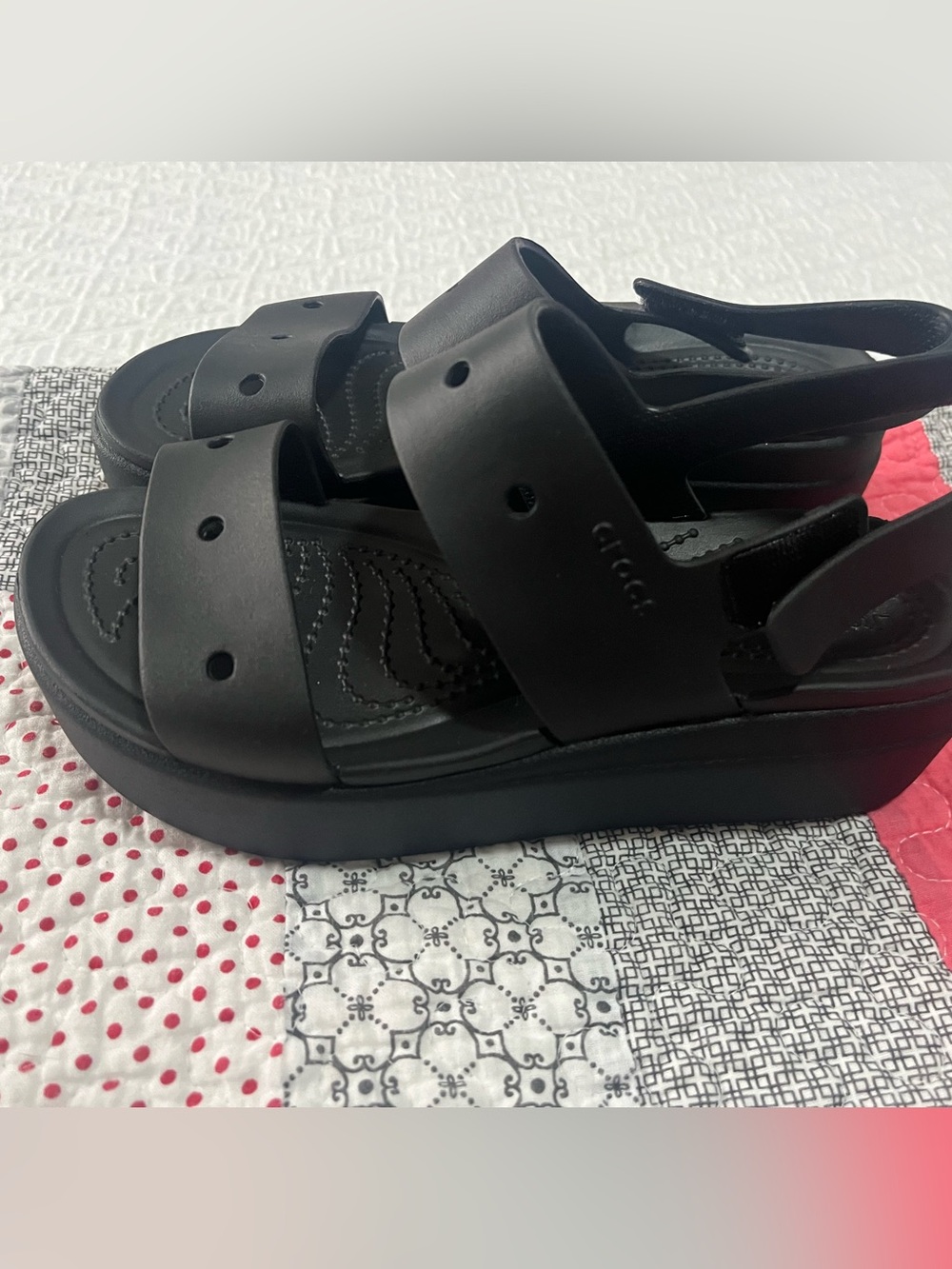 Crocs NWOT Black Platform Sandals Womens Size 5, Never worn